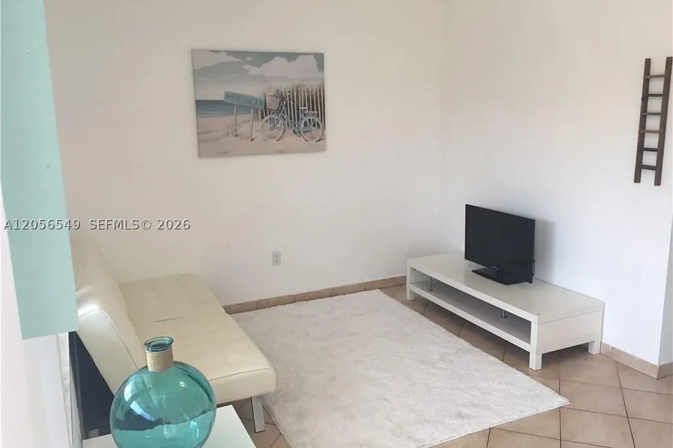 345 Michigan Ave #19