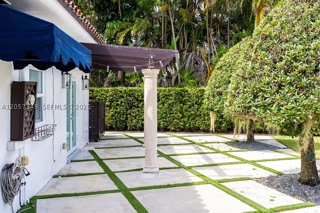 5711 SW 64th Ave South Miami, FL 33143