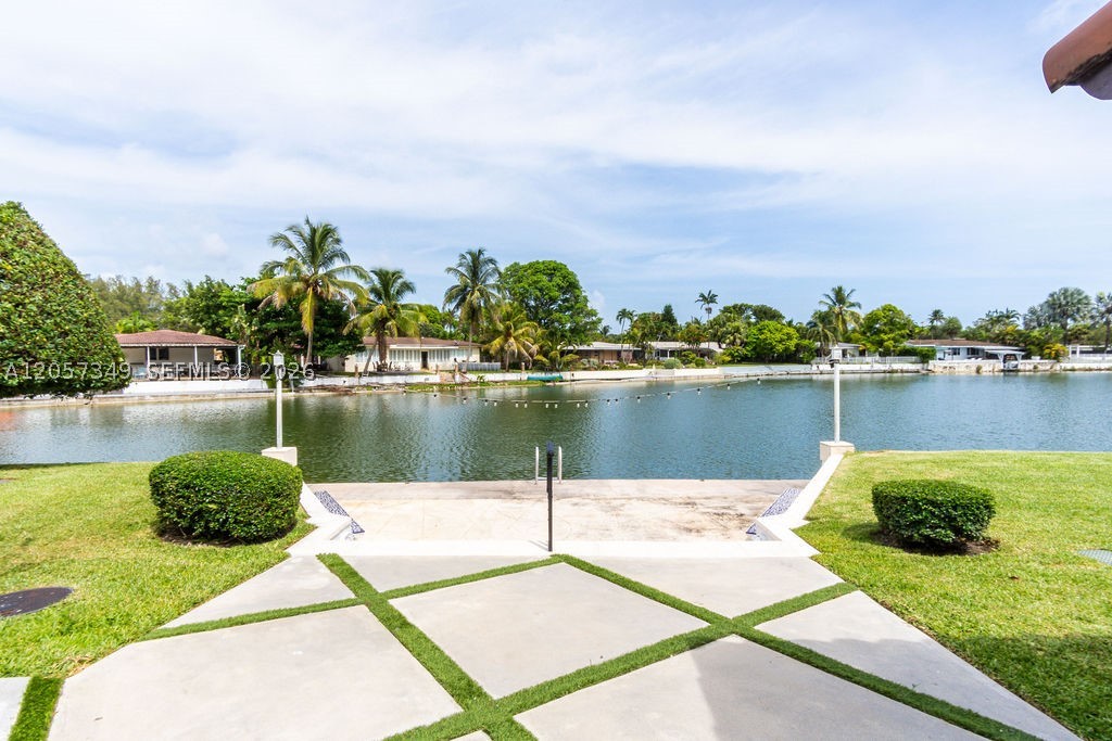 5711 SW 64th Ave South Miami, FL 33143