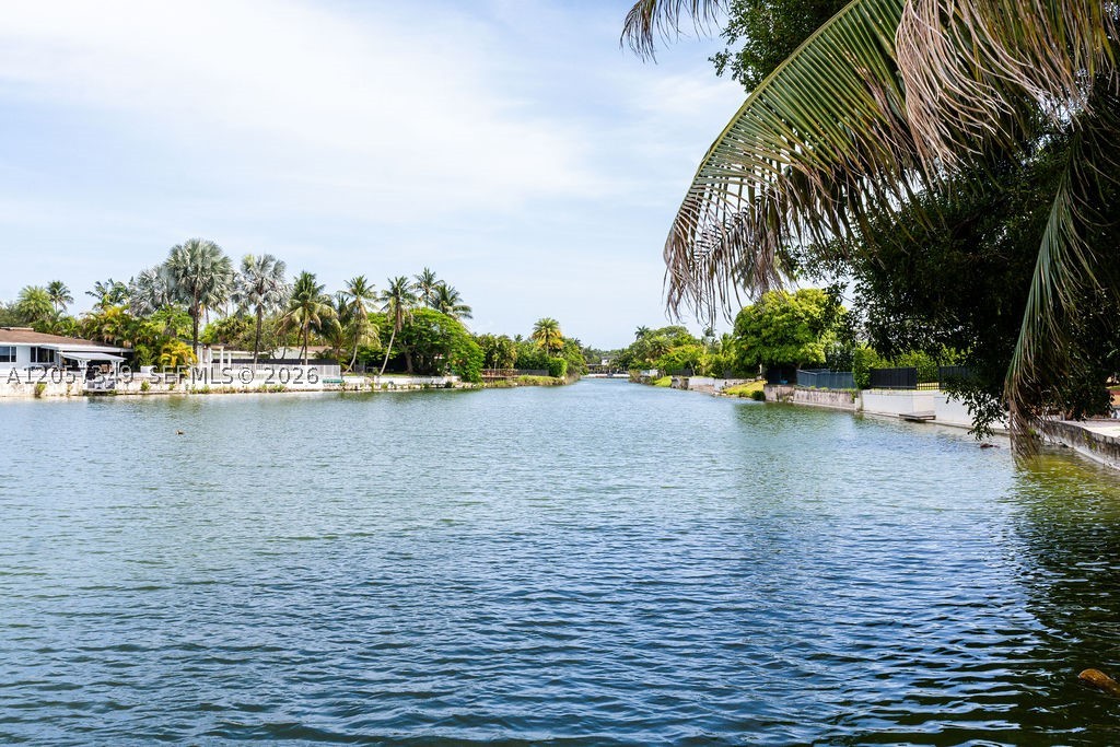 5711 SW 64th Ave South Miami, FL 33143