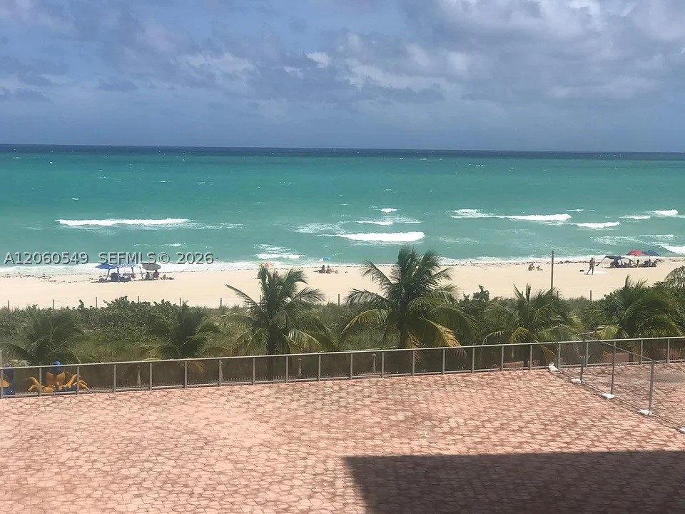 6039 Collins Ave #516