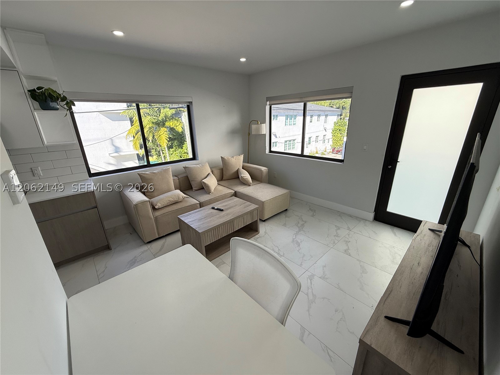 944 Jefferson Ave #16