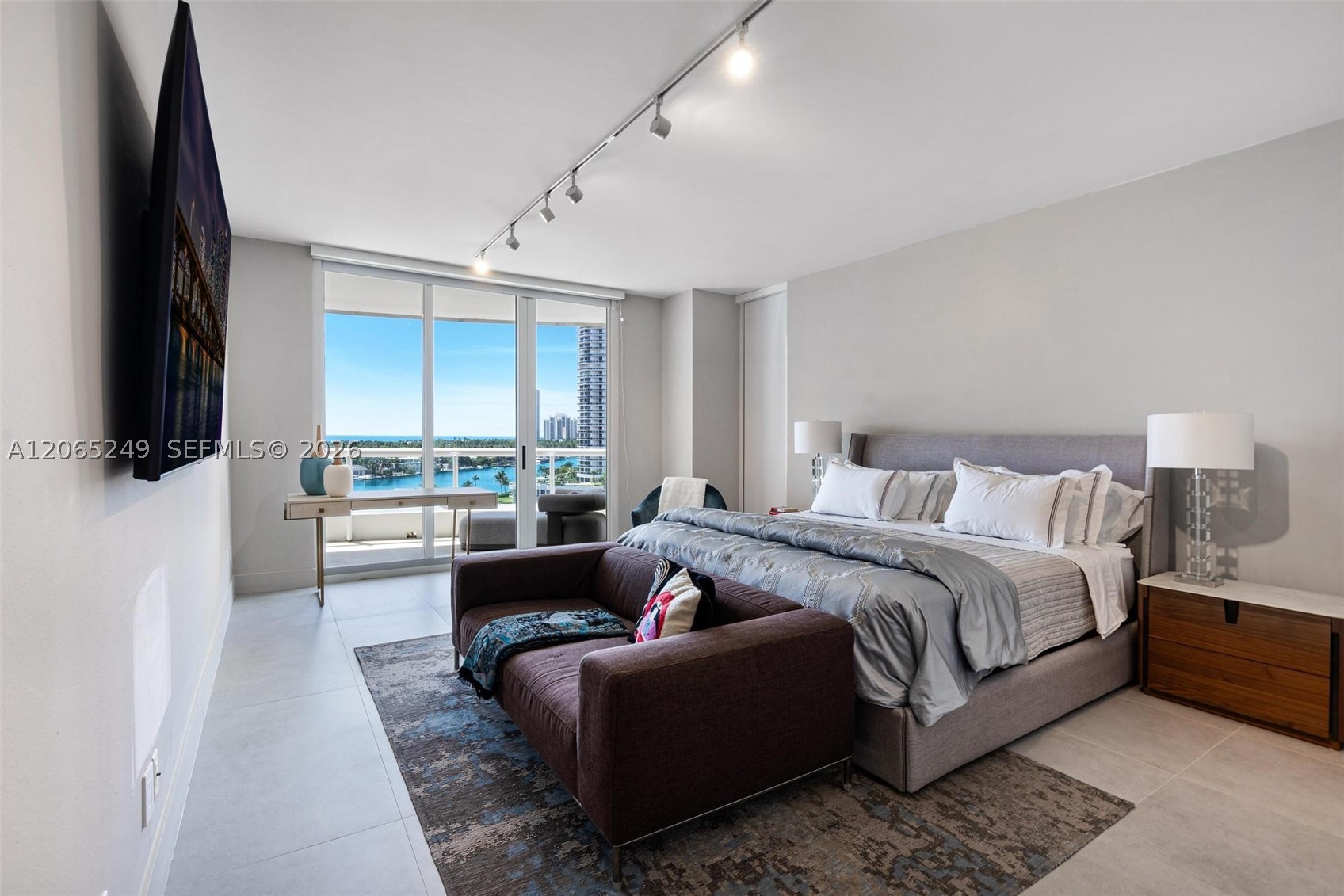 21050 Point Pl #1006 Aventura, FL 33180
