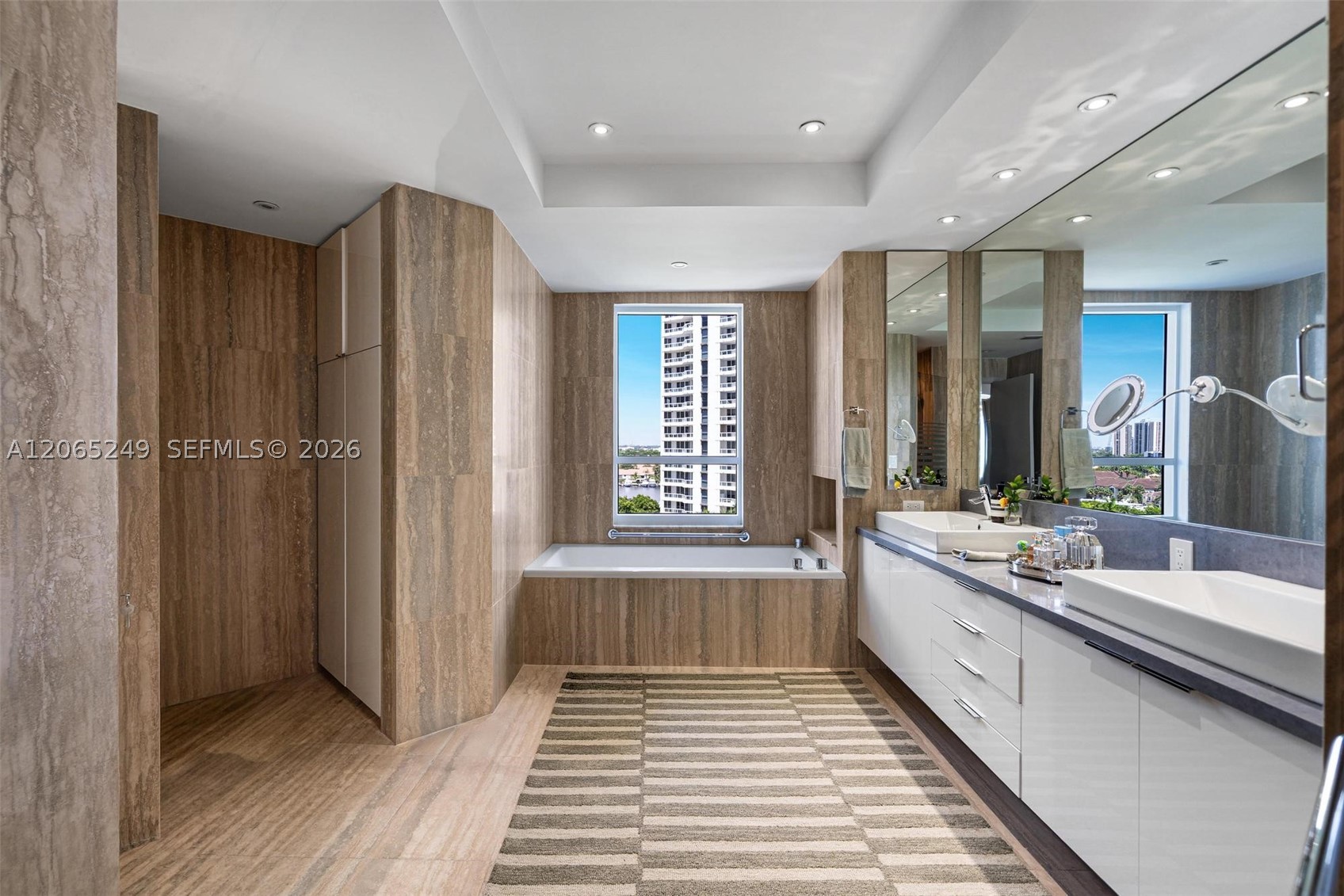 21050 Point Pl #1006 Aventura, FL 33180