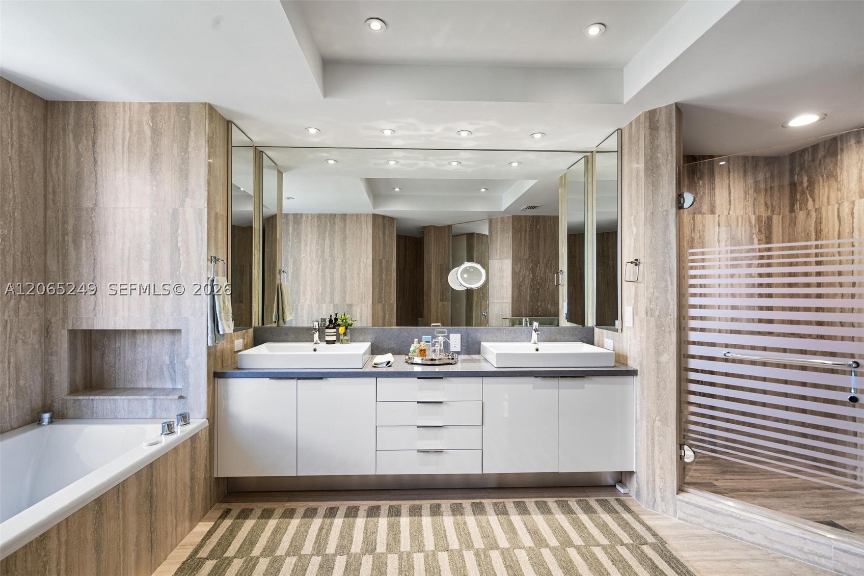 21050 Point Pl #1006 Aventura, FL 33180