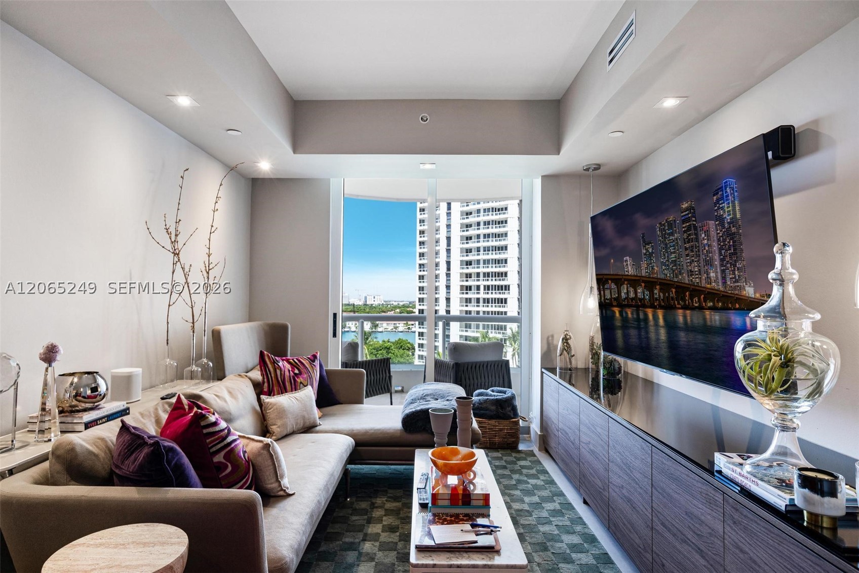 21050 Point Pl #1006 Aventura, FL 33180