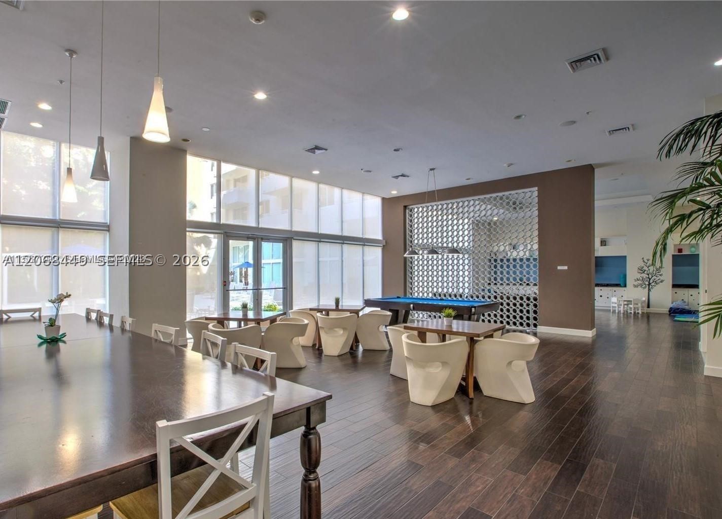 image The Venture at Aventura9