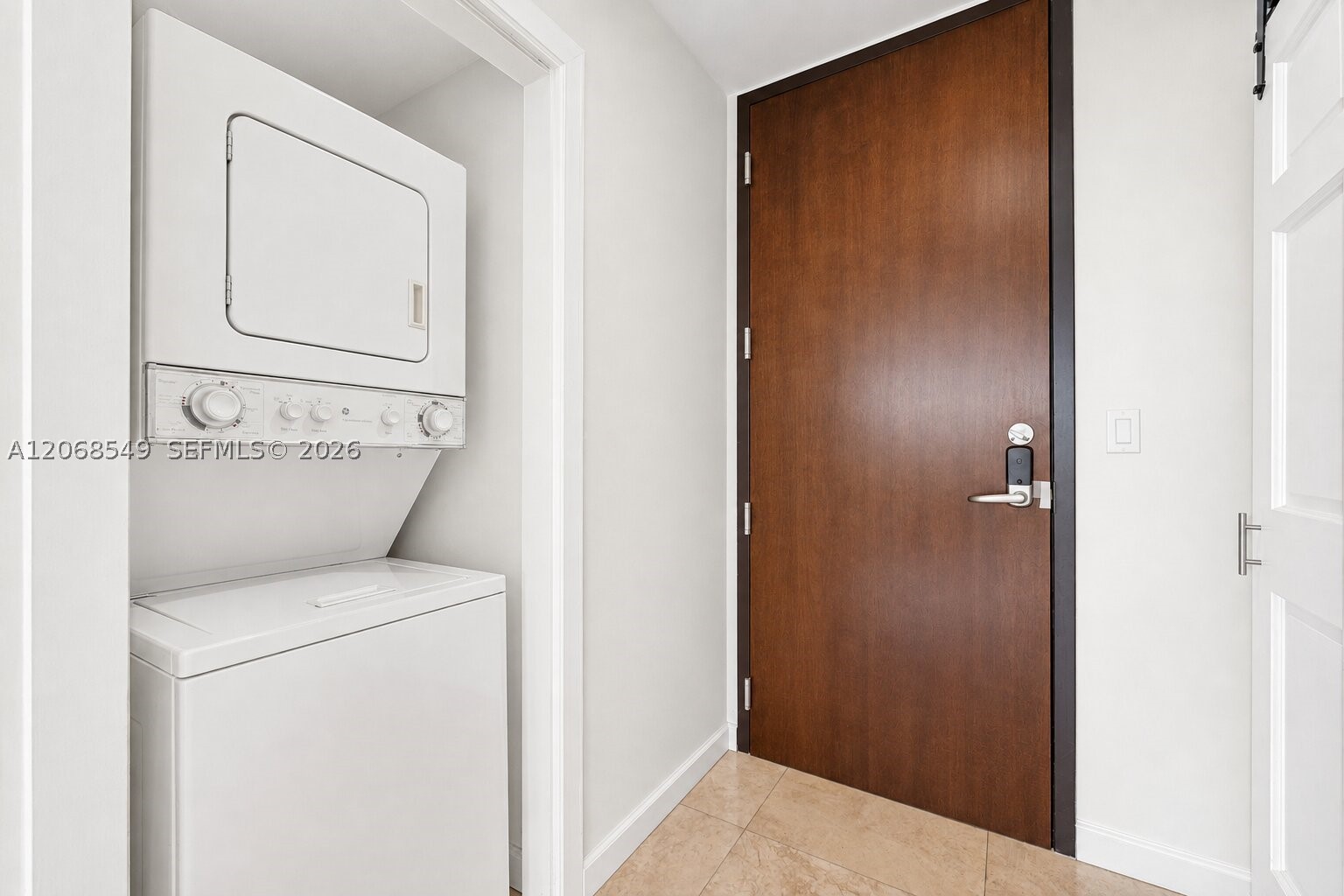 3250 Grand Ave #406 Miami, FL 33133