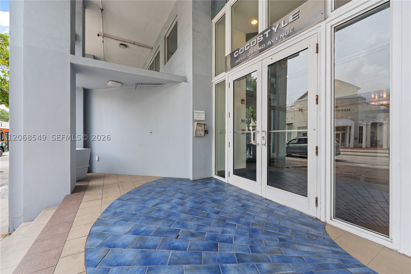 3250 Grand Ave #406 Miami, FL 33133