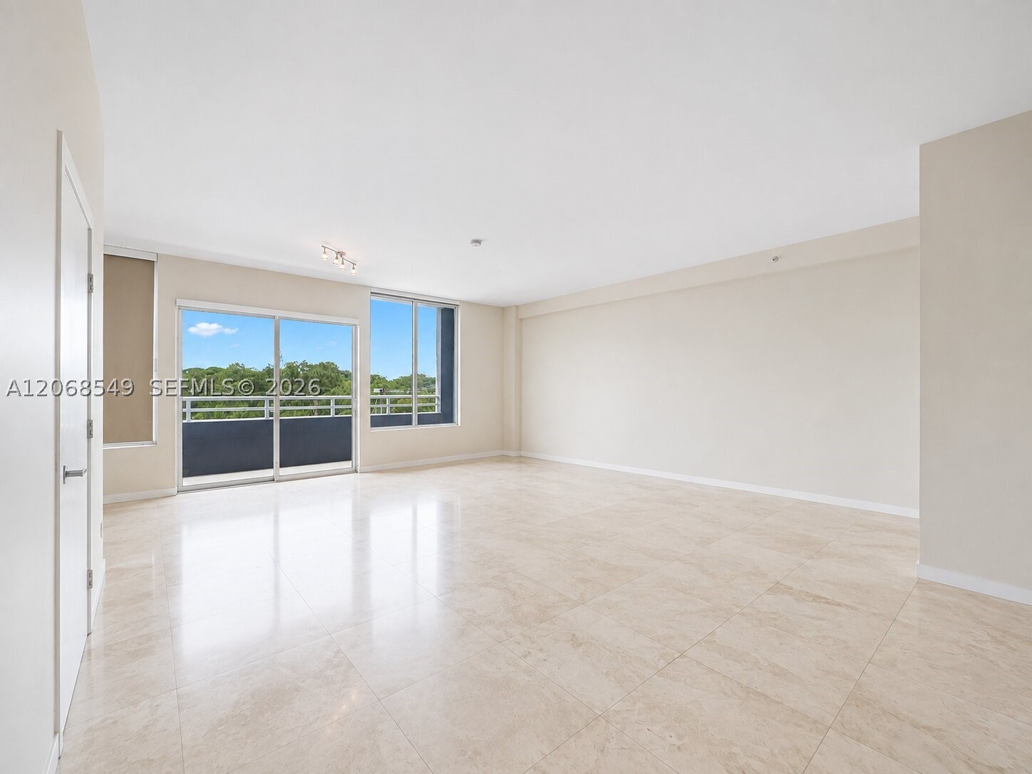 3250 Grand Ave #406 Miami, FL 33133