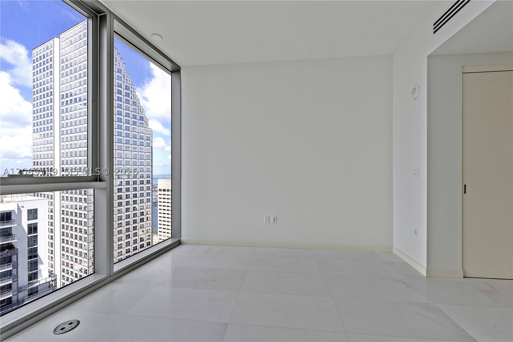 300 Biscayne Blvd Way #4404 Miami, FL 33131