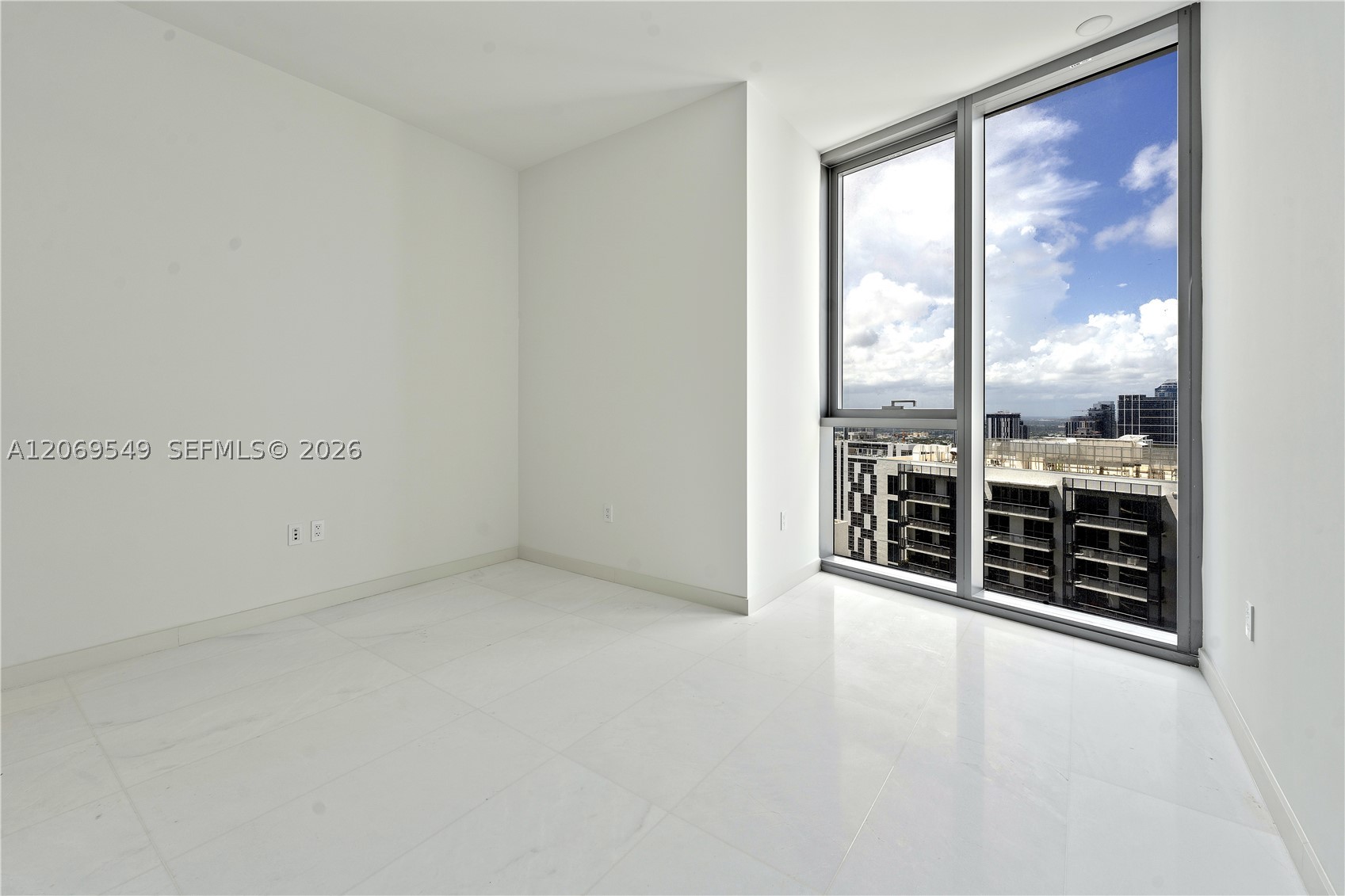 300 Biscayne Blvd Way #4404 Miami, FL 33131