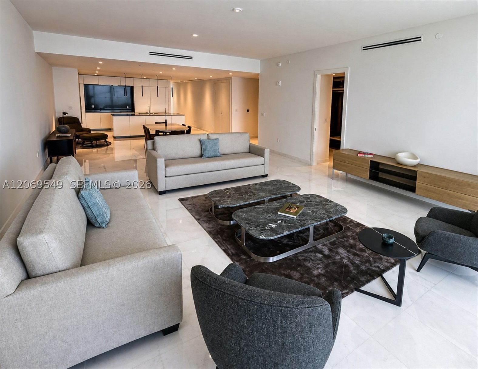 300 Biscayne Blvd Way #4404 Miami, FL 33131