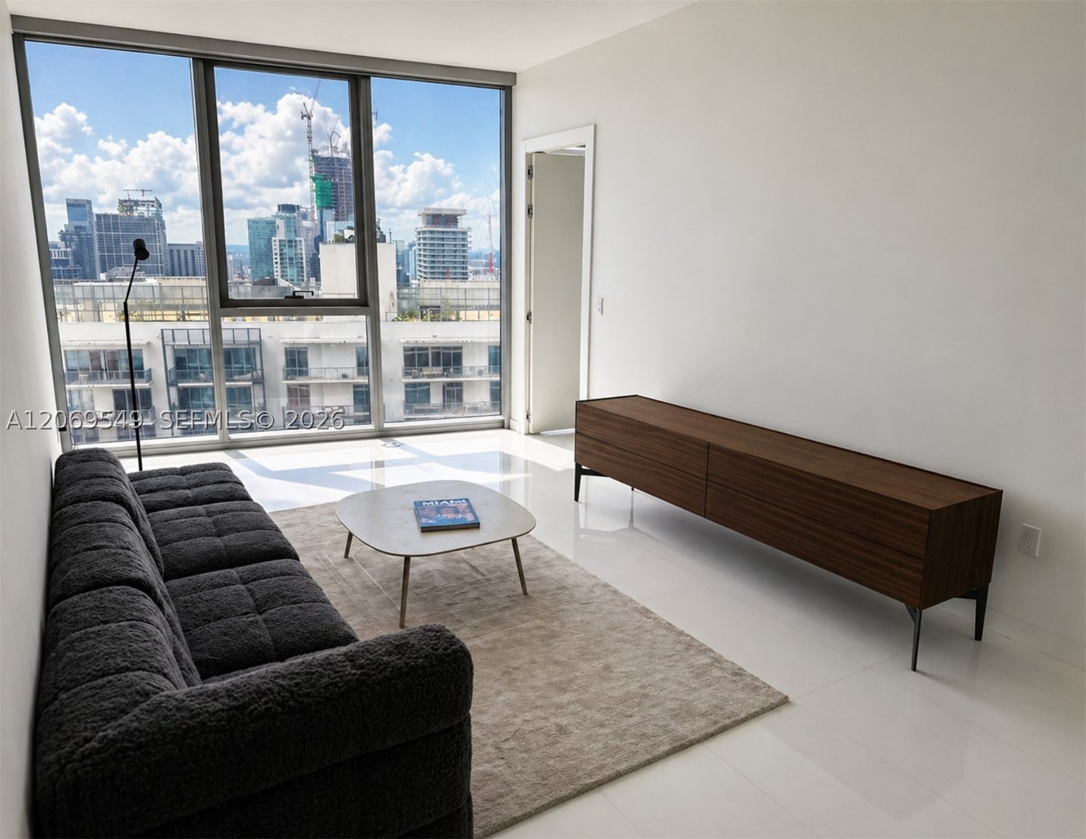 300 Biscayne Blvd Way #4404 Miami, FL 33131