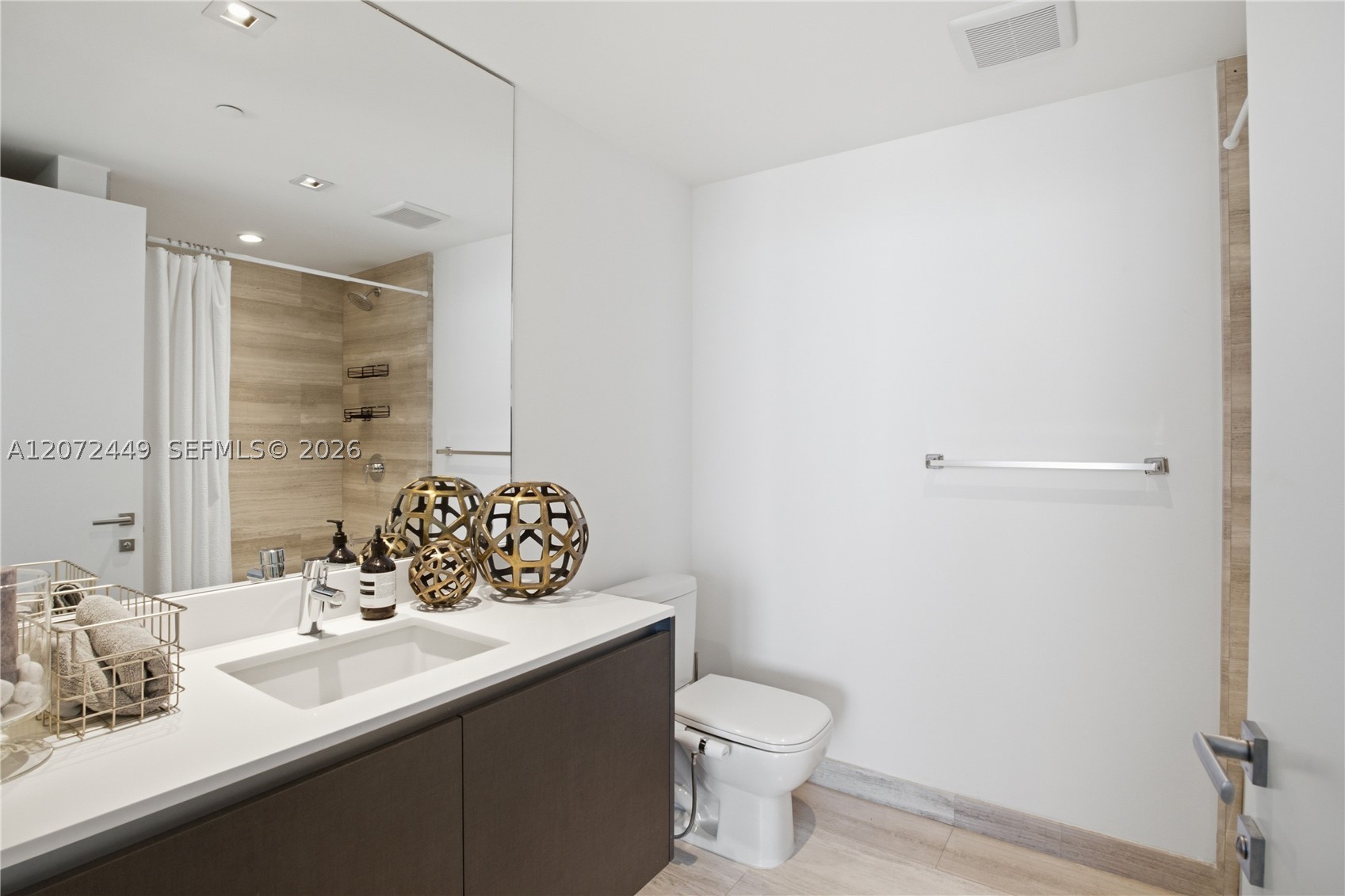1451 Brickell Ave #2501 Miami, FL 33131