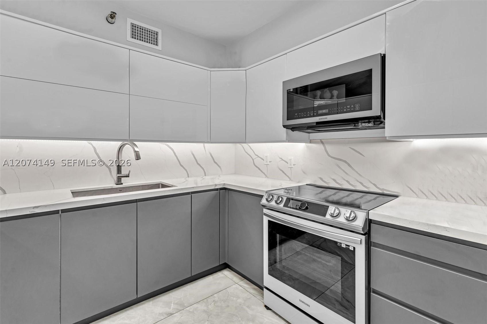 3530 Mystic Pointe Dr #411 Aventura, FL 33180