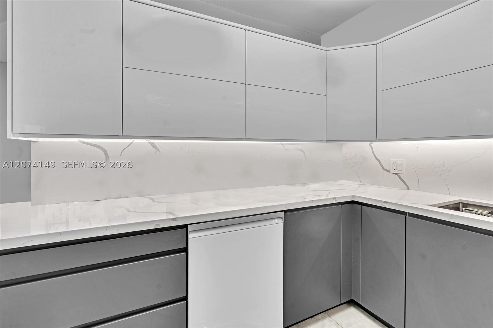 3530 Mystic Pointe Dr #411 Aventura, FL 33180