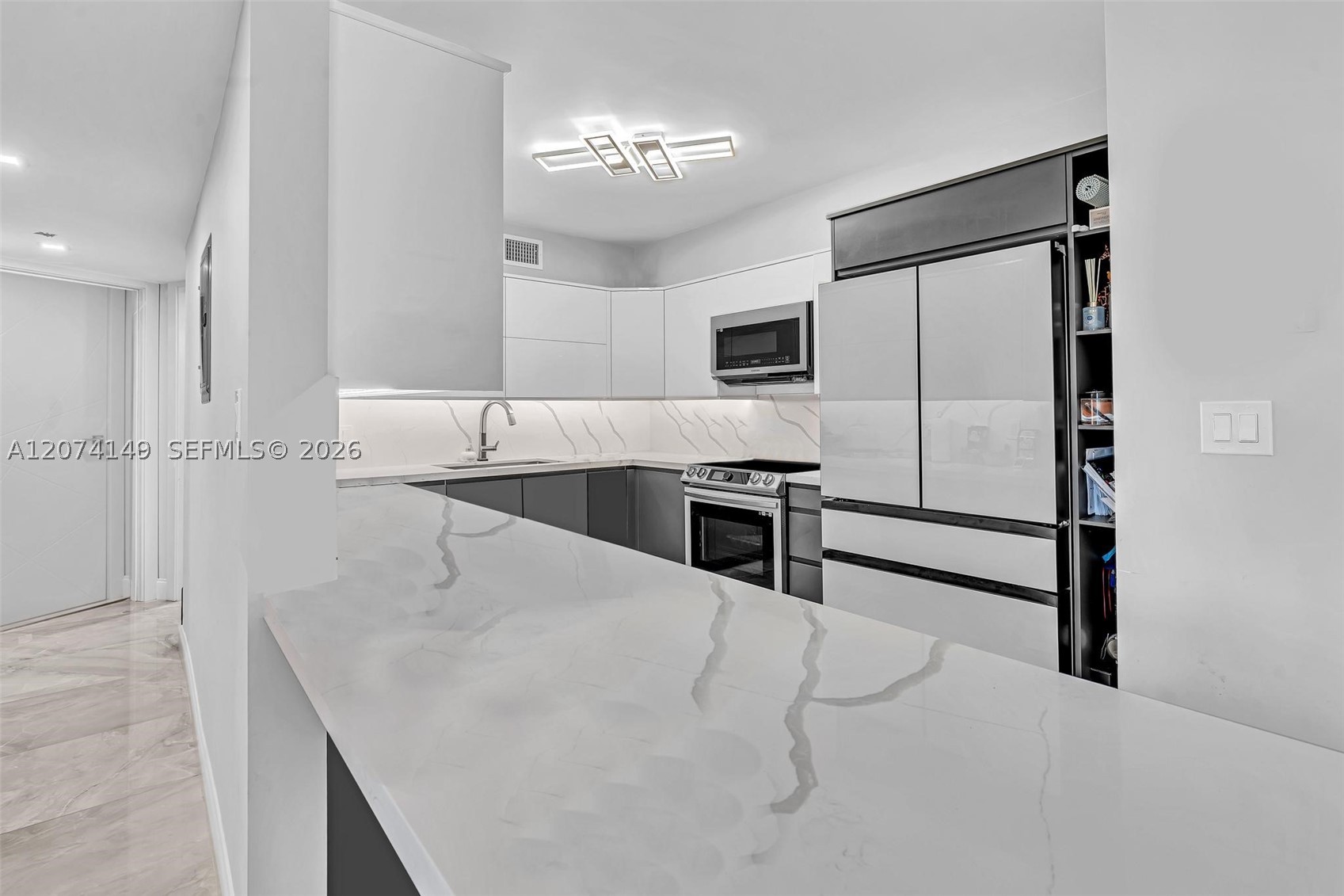 3530 Mystic Pointe Dr #411 Aventura, FL 33180
