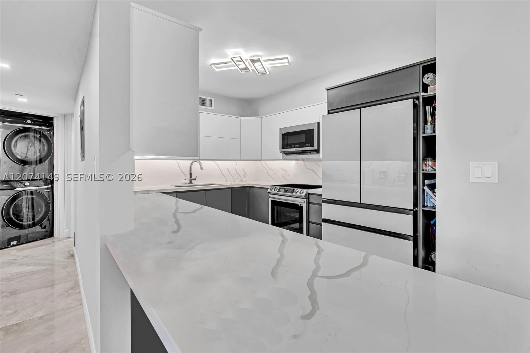 3530 Mystic Pointe Dr #411 Aventura, FL 33180