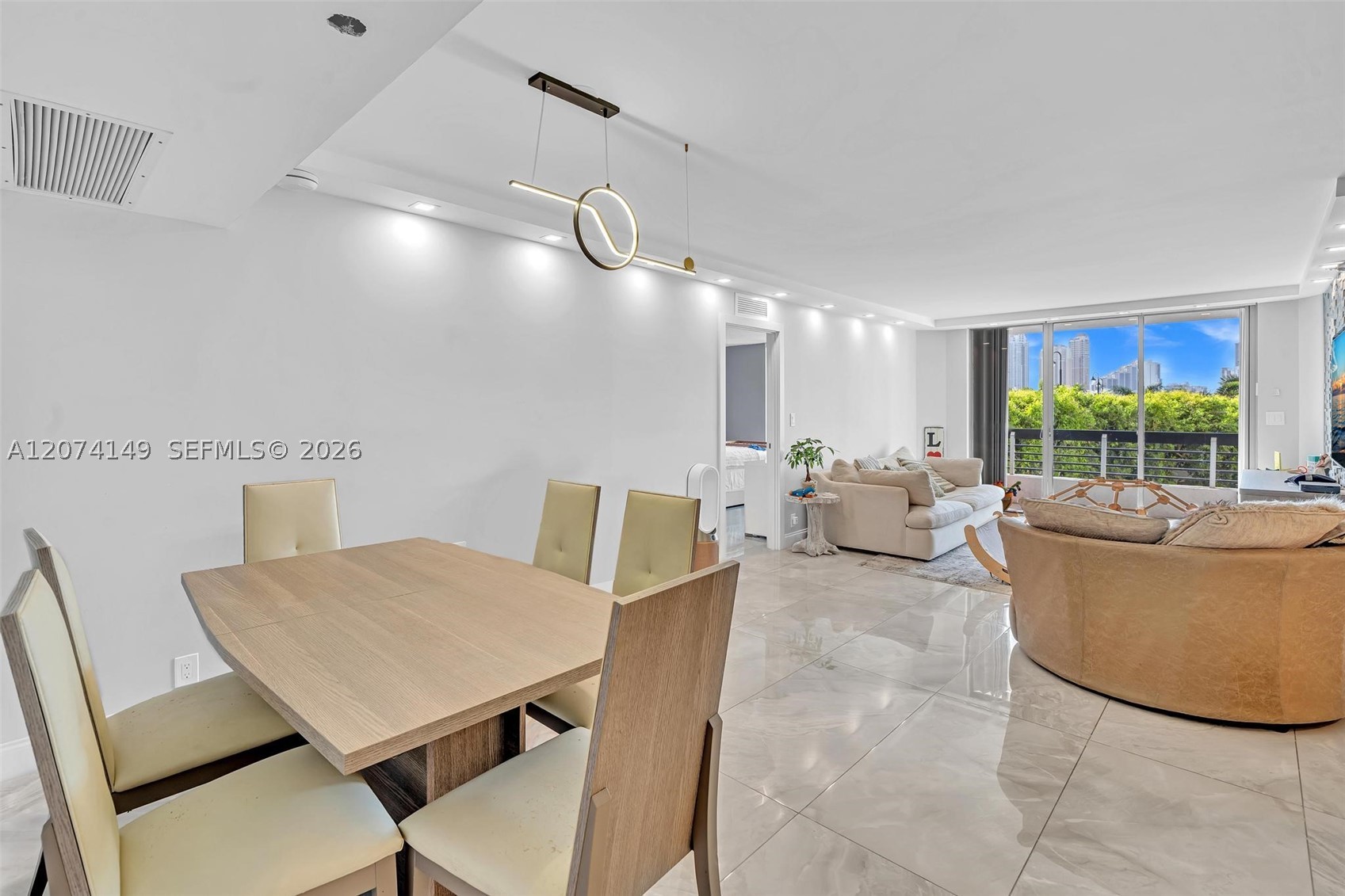 3530 Mystic Pointe Dr #411 Aventura, FL 33180