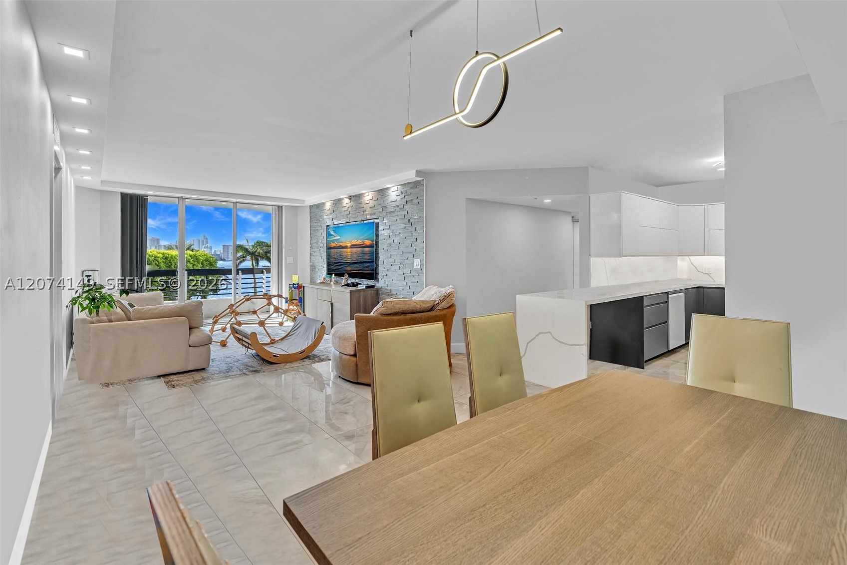3530 Mystic Pointe Dr #411 Aventura, FL 33180