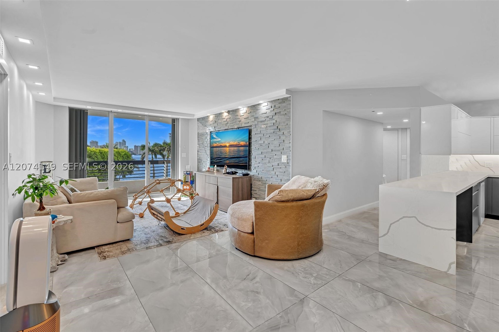 3530 Mystic Pointe Dr #411 Aventura, FL 33180