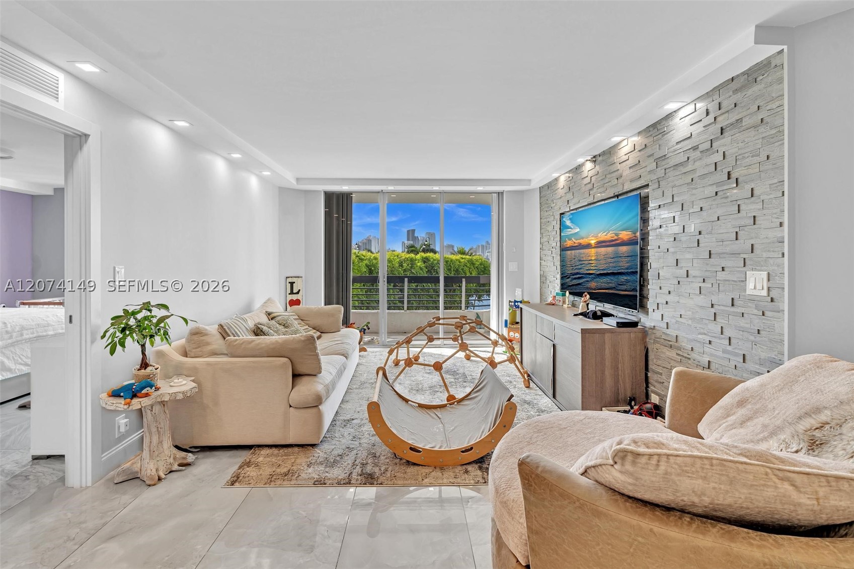 3530 Mystic Pointe Dr #411 Aventura, FL 33180