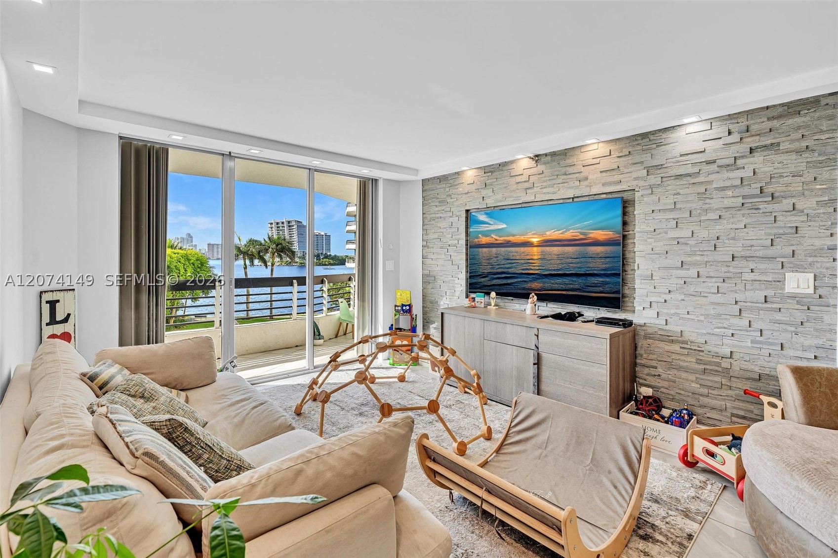 3530 Mystic Pointe Dr #411 Aventura, FL 33180