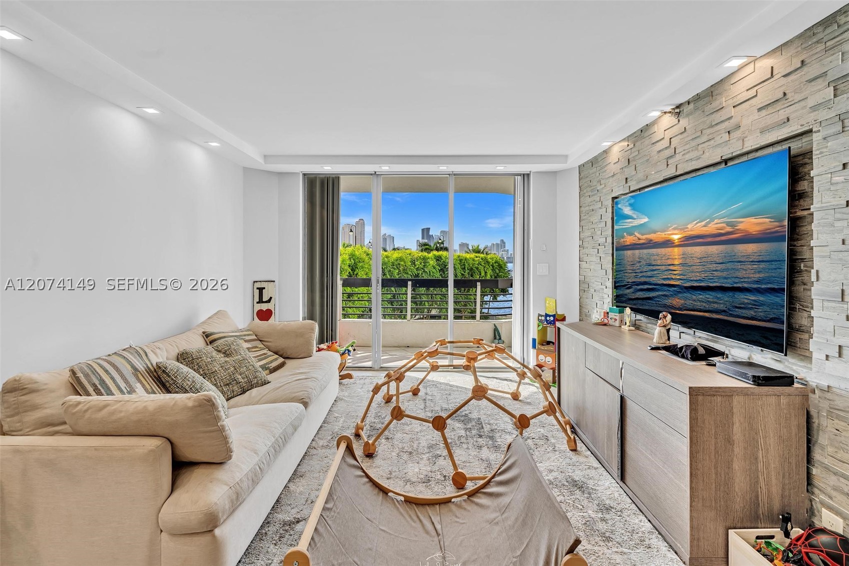 3530 Mystic Pointe Dr #411 Aventura, FL 33180