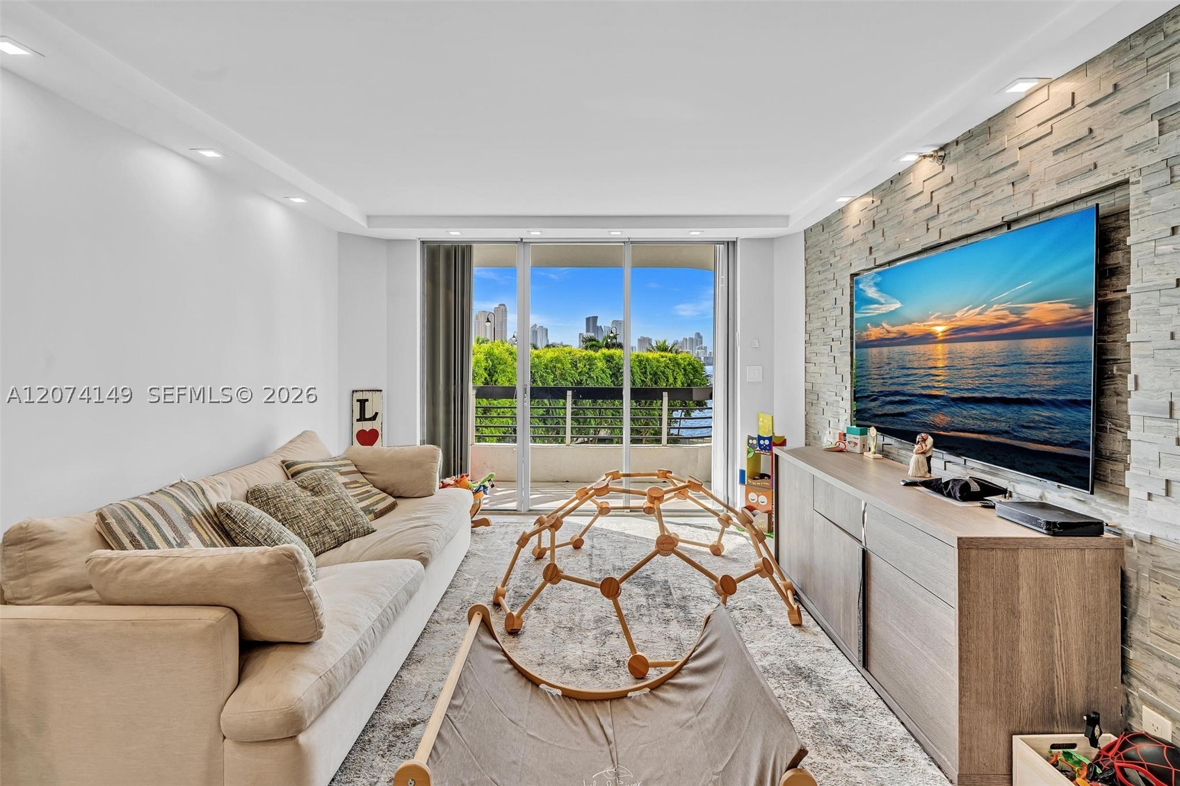 3530 Mystic Pointe Dr #411 Aventura, FL 33180
