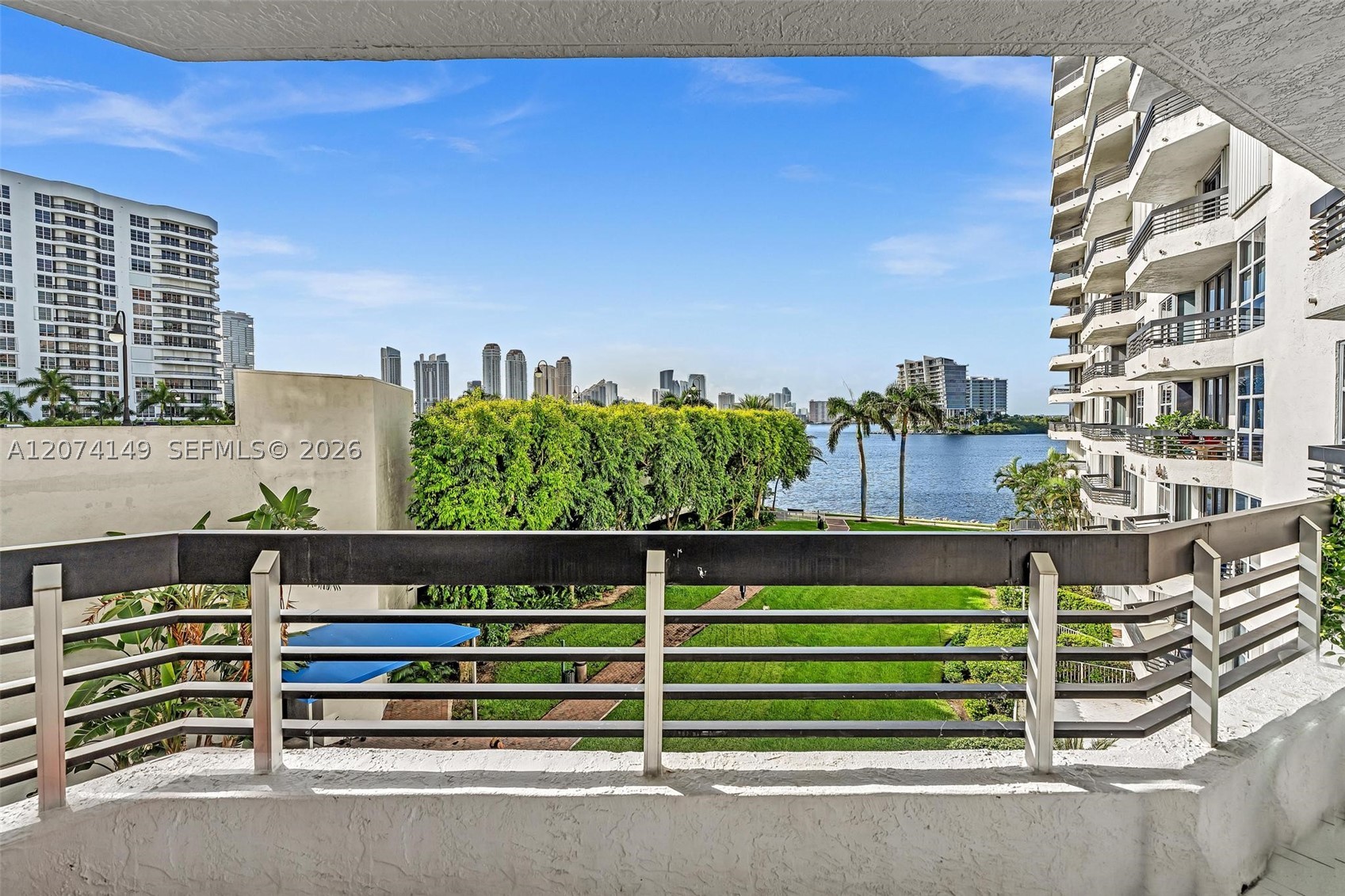 3530 Mystic Pointe Dr #411 Aventura, FL 33180