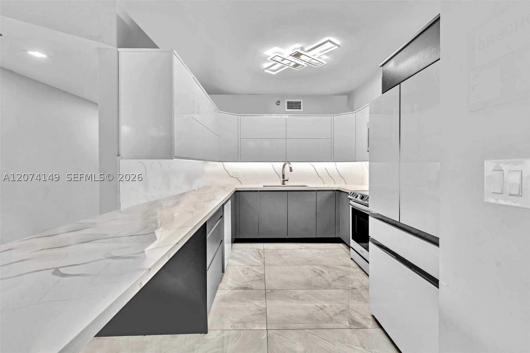 3530 Mystic Pointe Dr #411 Aventura, FL 33180