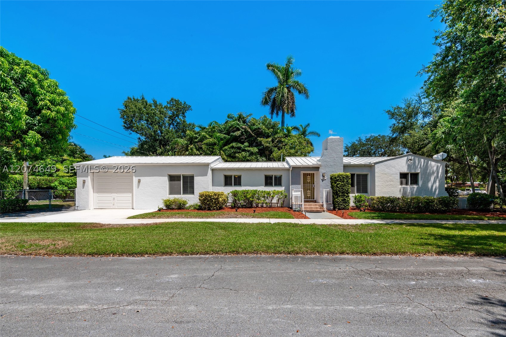 989 Eastward Dr
