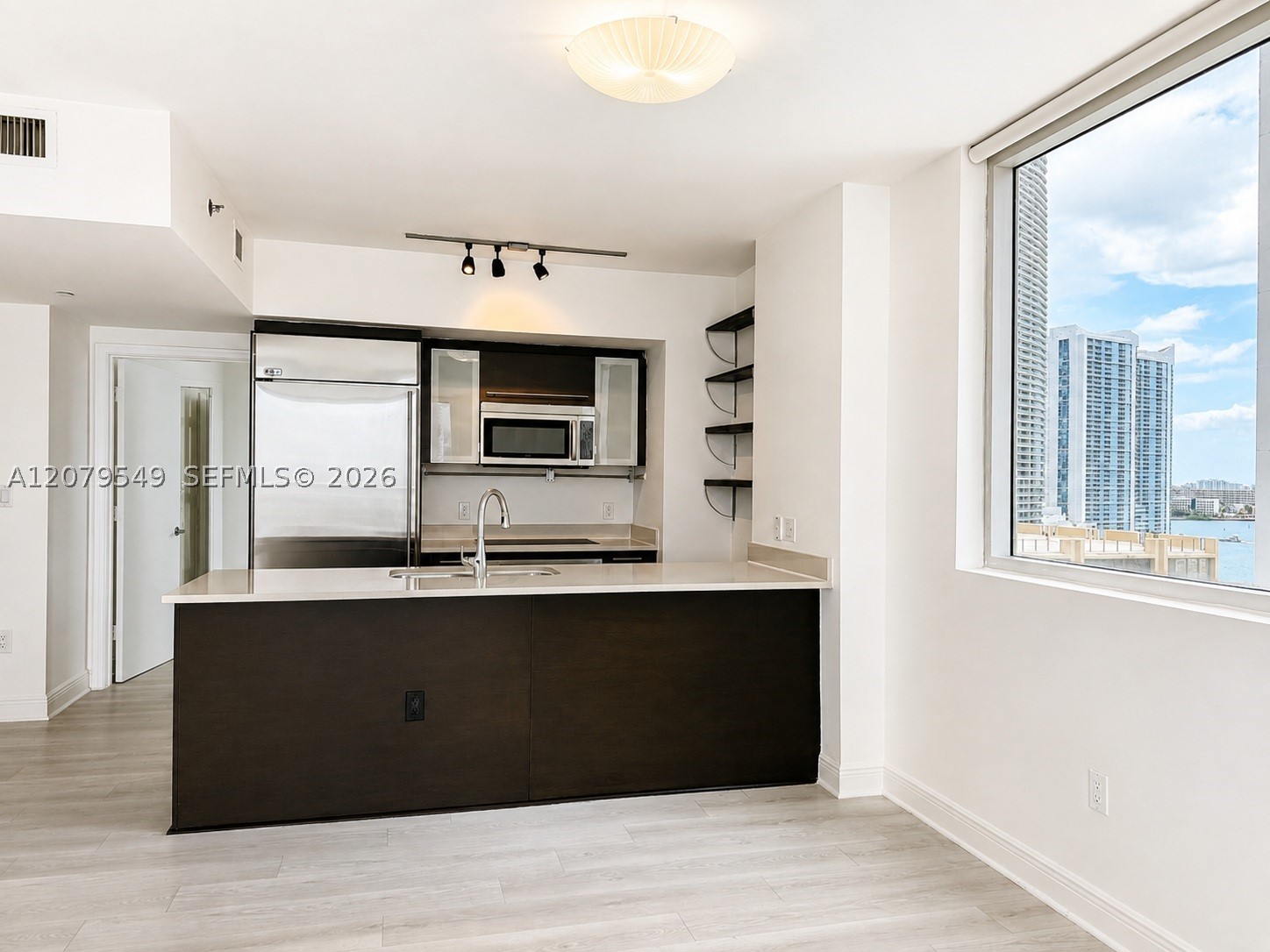 image 500 Brickell West3