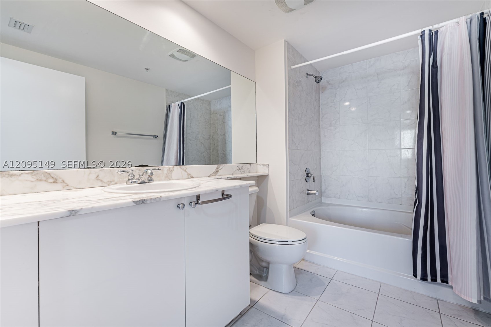 image The Venture at Aventura17