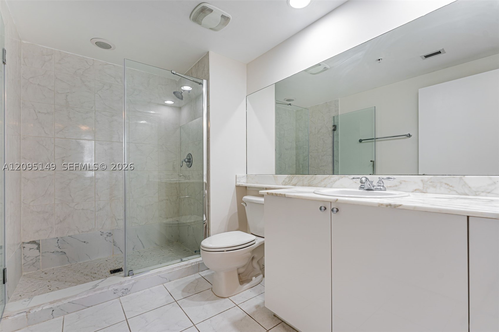 image The Venture at Aventura18