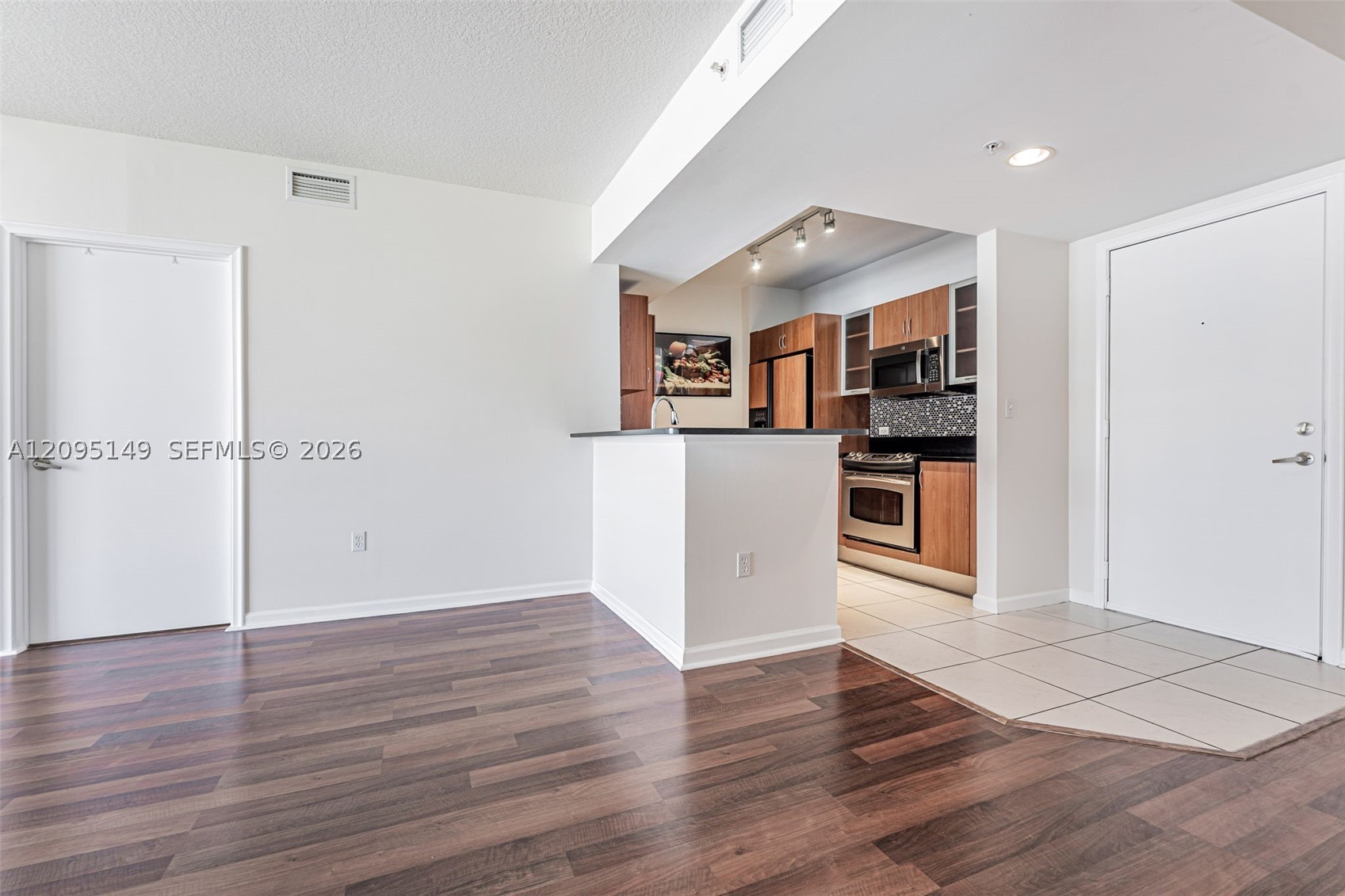 image The Venture at Aventura19