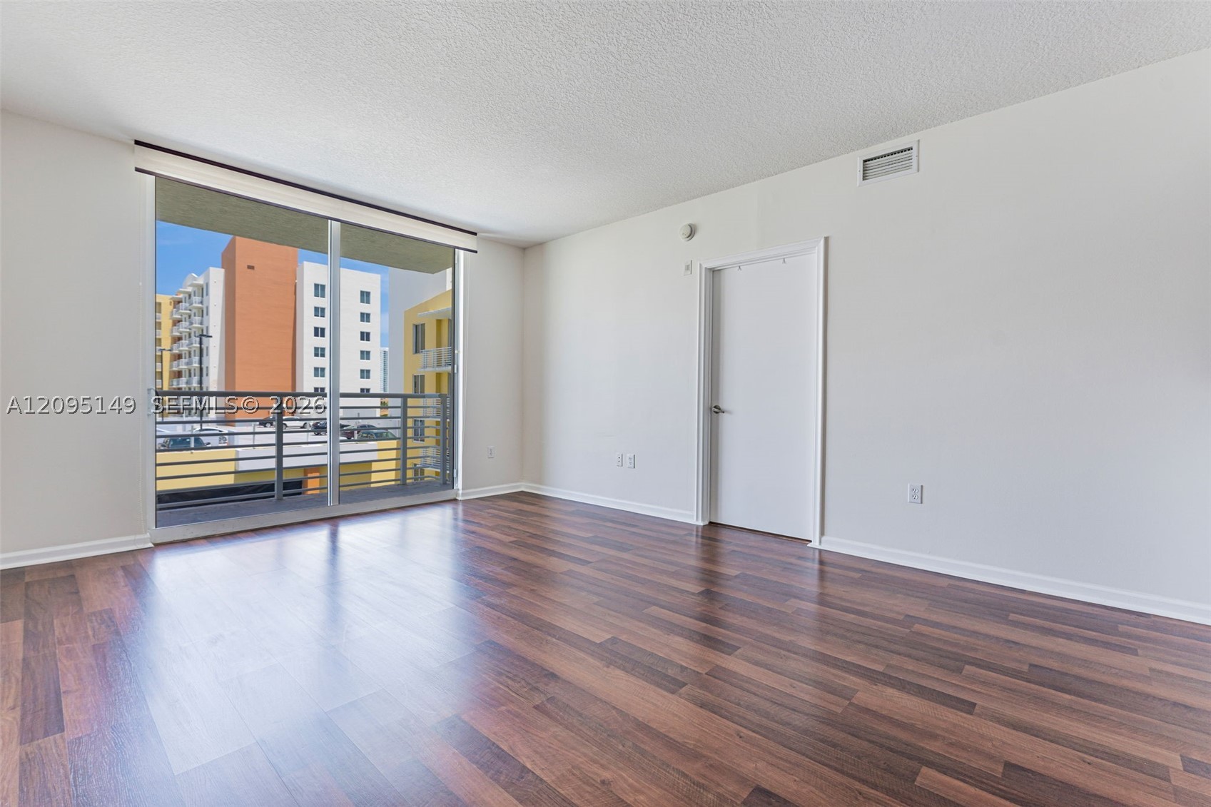 image The Venture at Aventura21