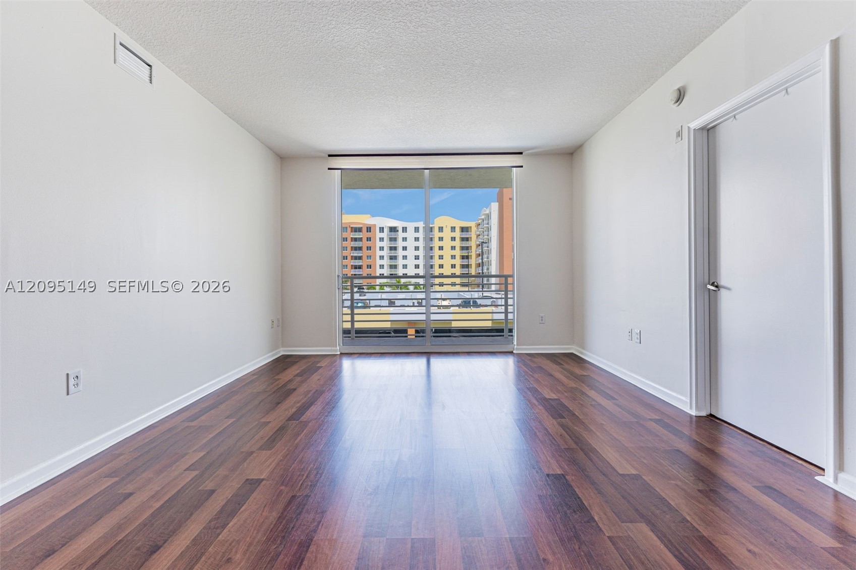 image The Venture at Aventura22