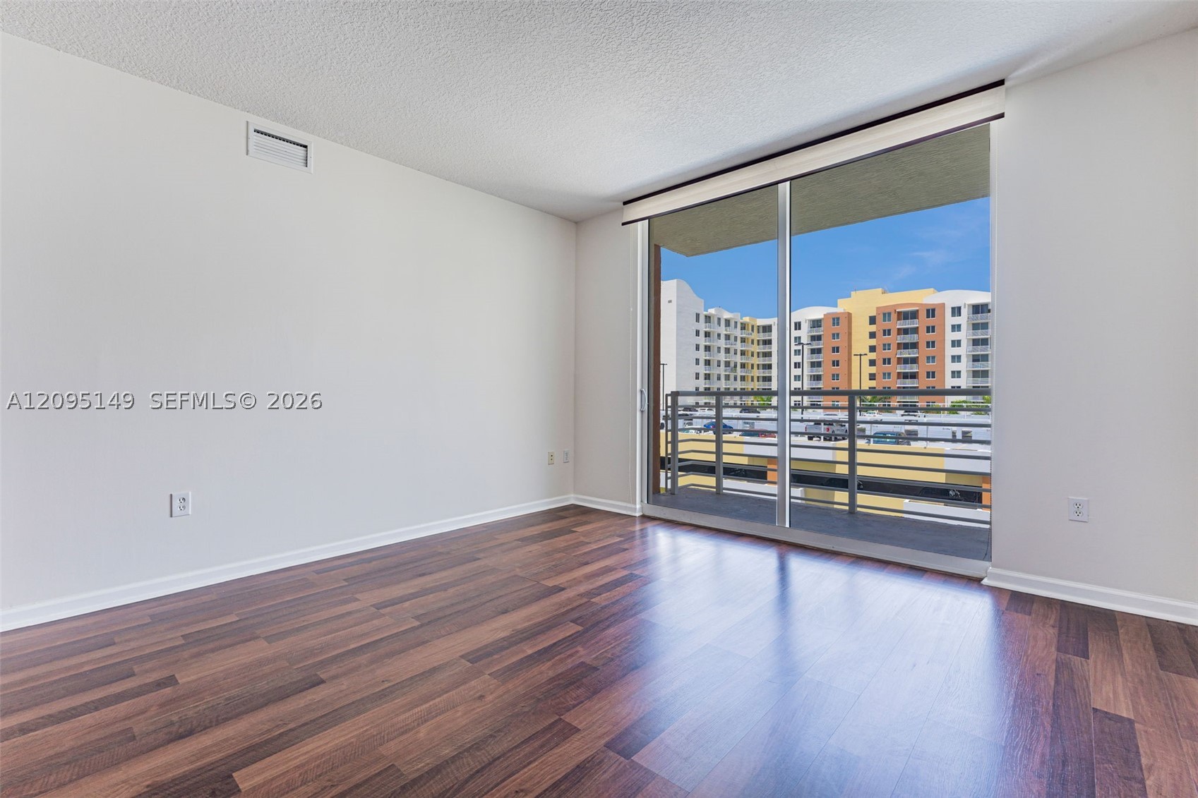 image The Venture at Aventura23