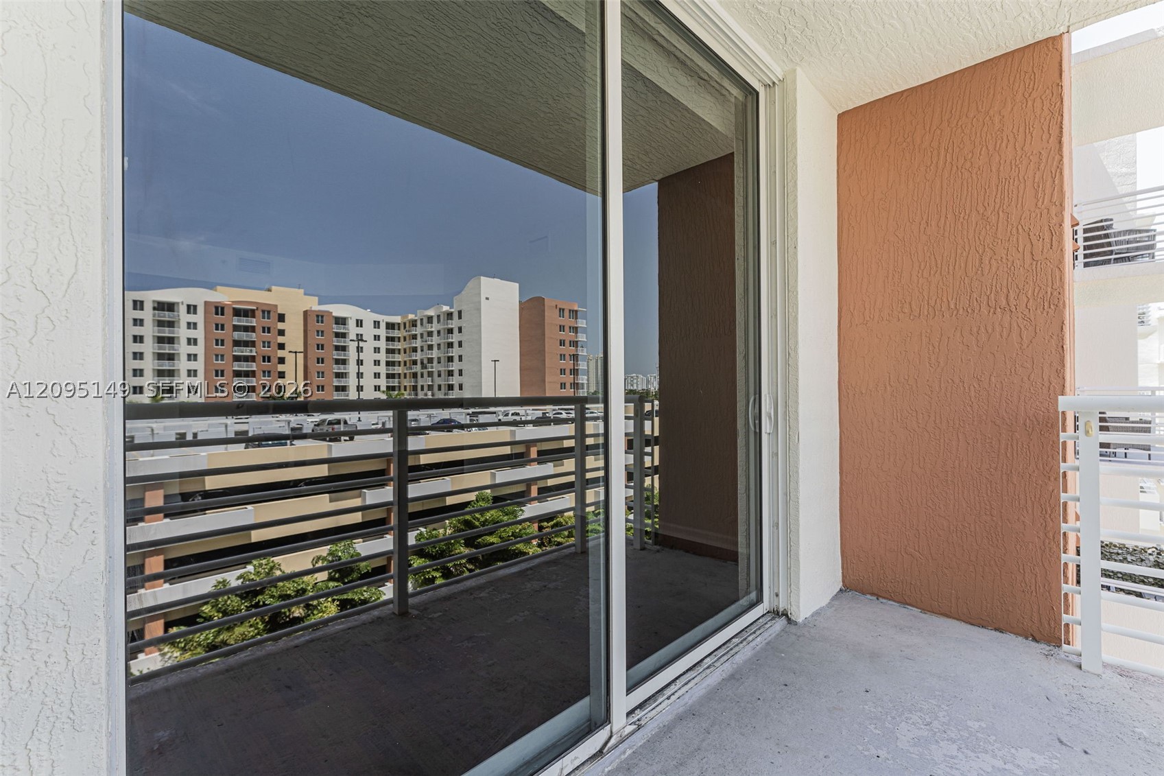 image The Venture at Aventura33