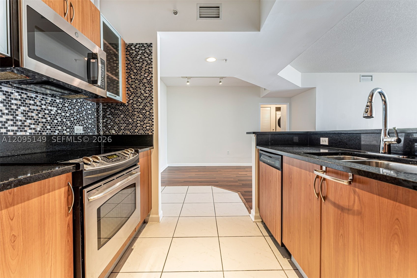 image The Venture at Aventura4