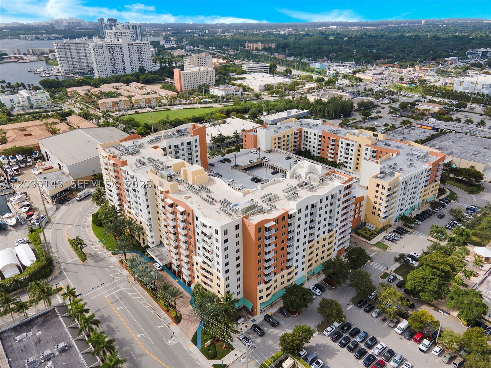 image The Venture at Aventura49