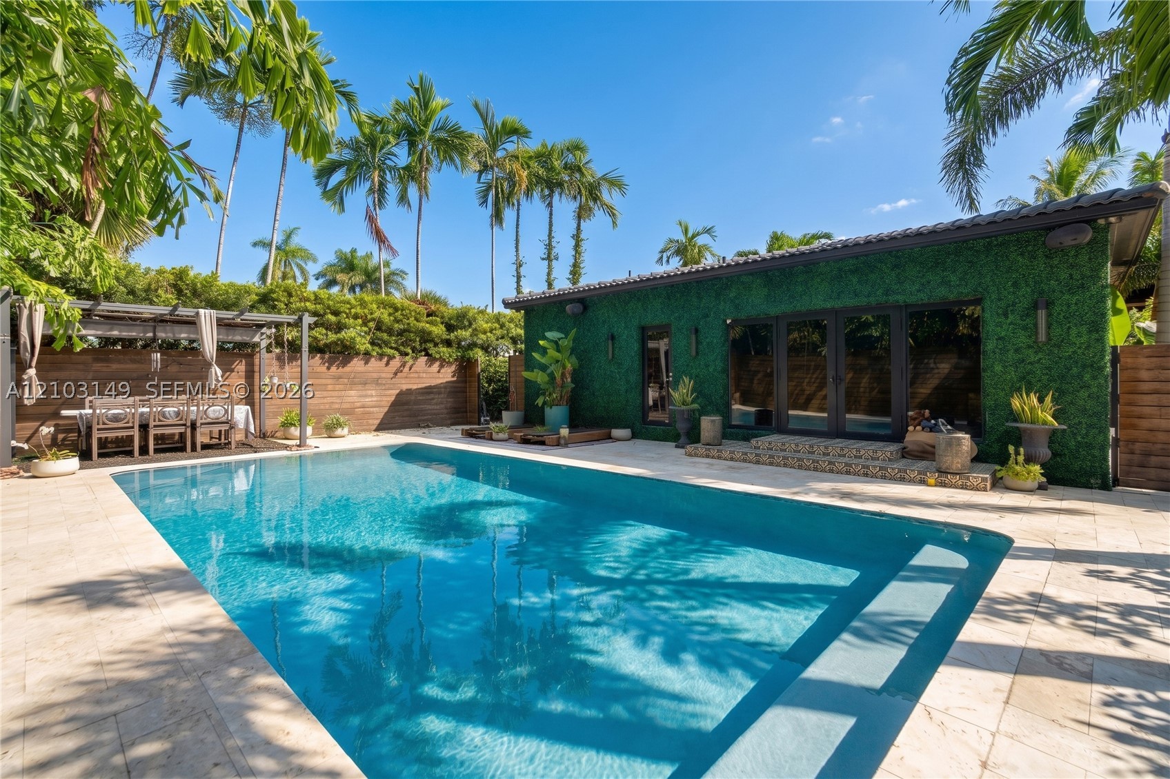 405 W Dilido Dr