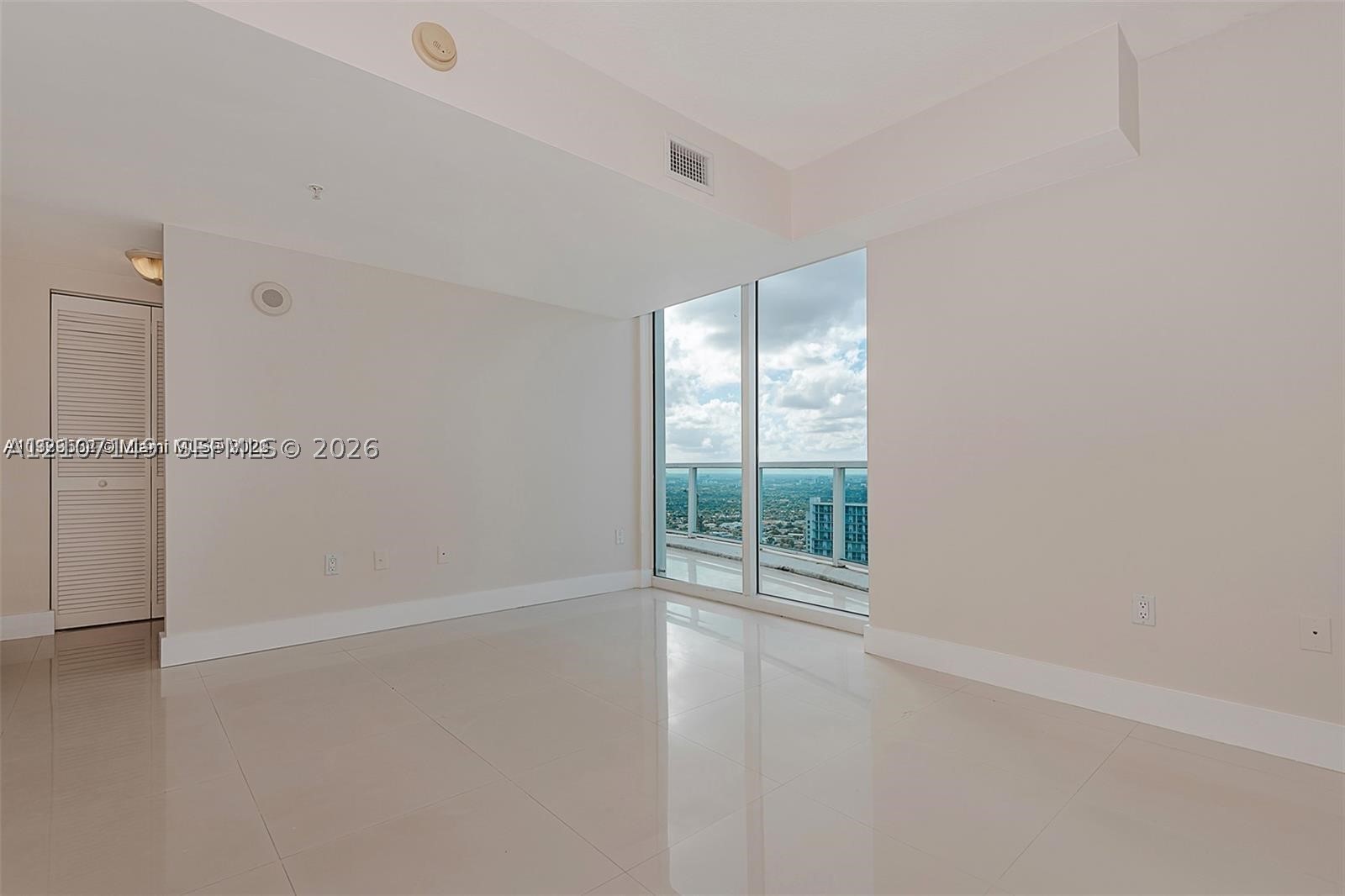 image Brickell on the River South13