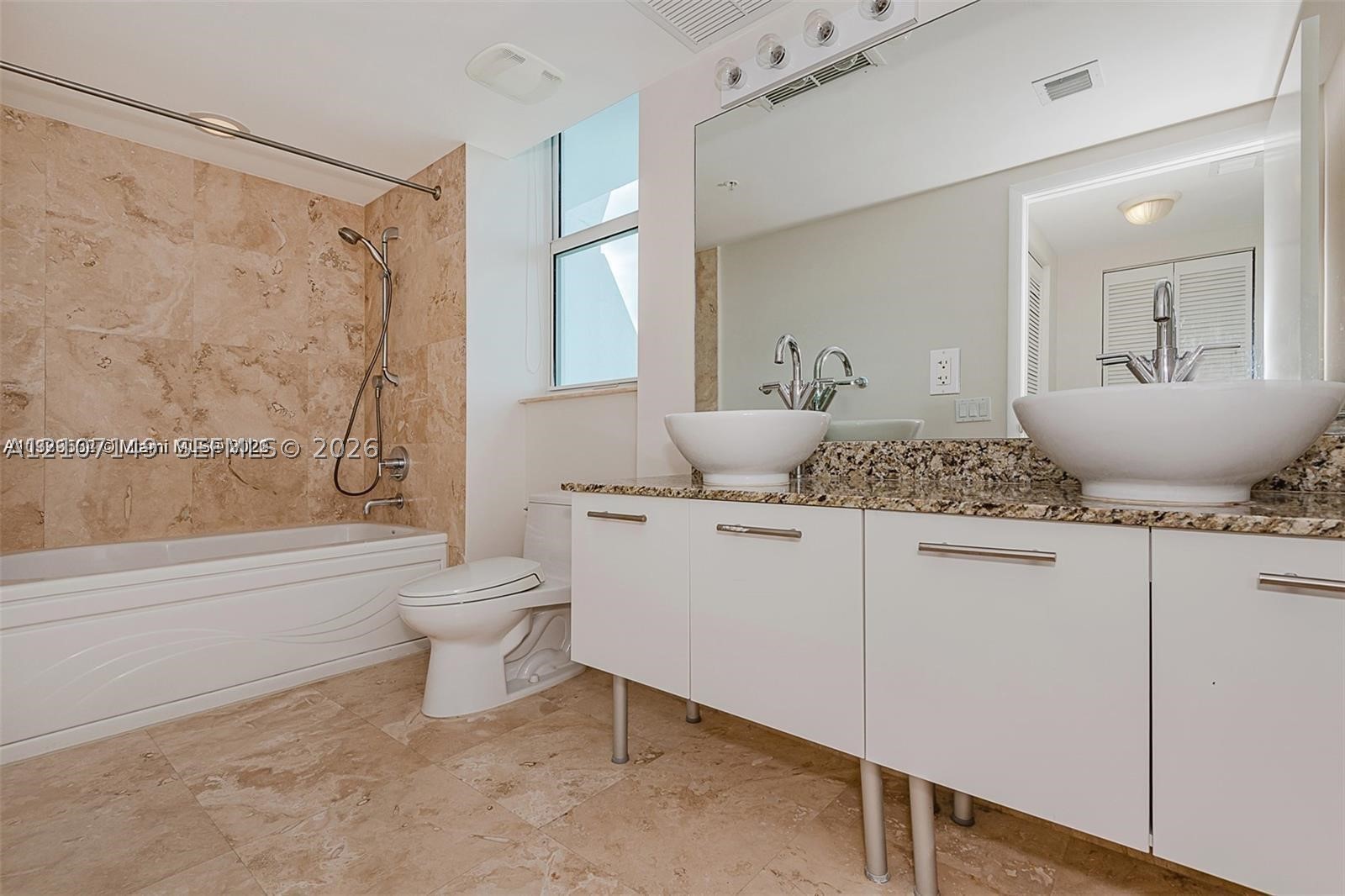 image Brickell on the River South15