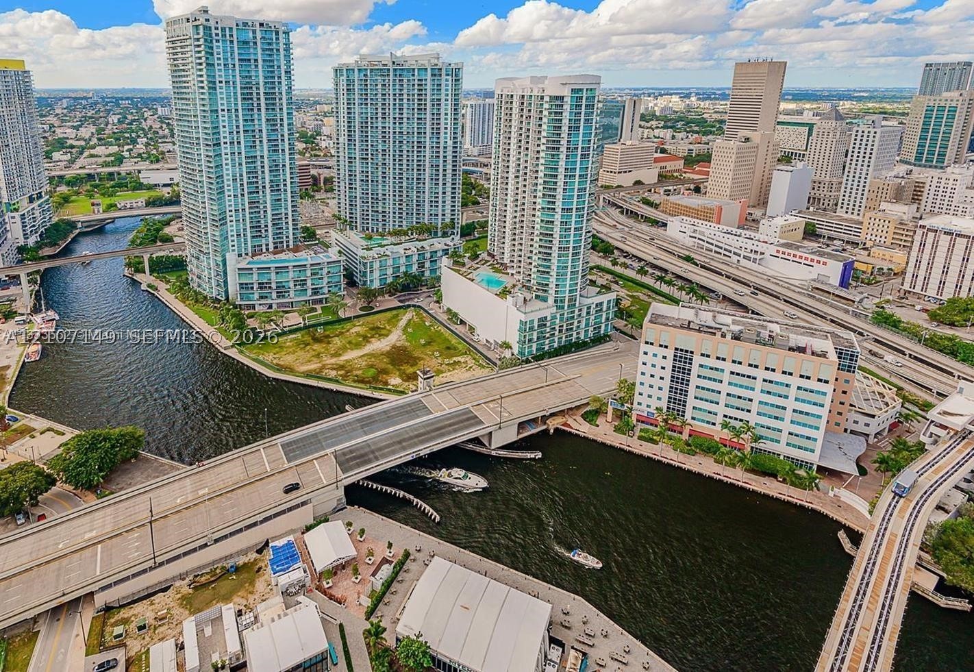 image Brickell on the River South32