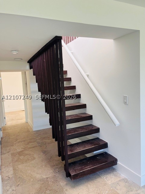 241 Harbor Dr Key Biscayne, FL 33149