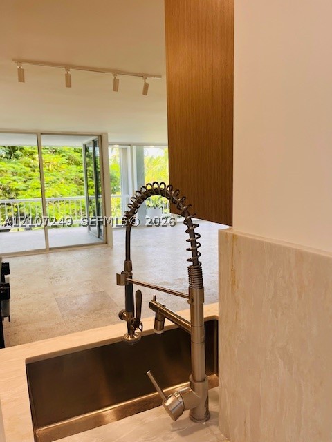 241 Harbor Dr Key Biscayne, FL 33149