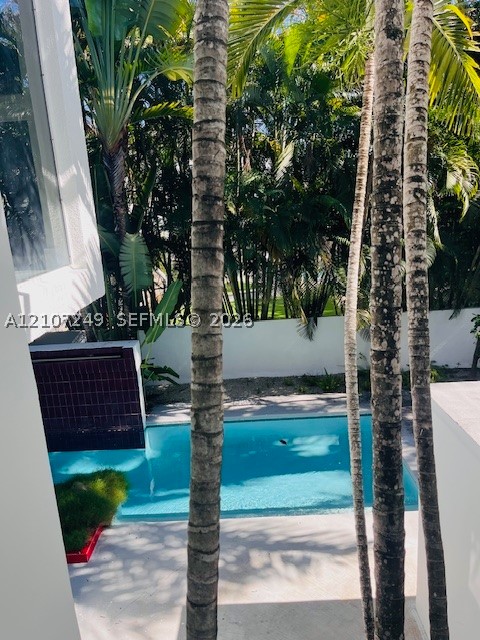 241 Harbor Dr Key Biscayne, FL 33149